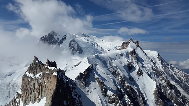 mountains-2368817_640